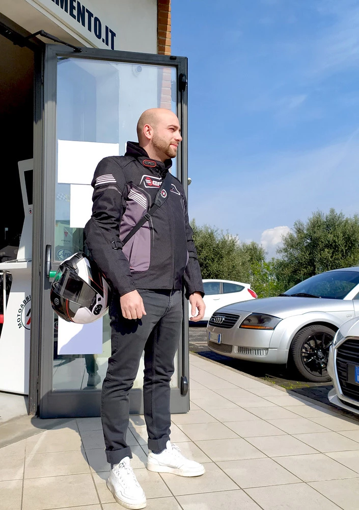 BEFAST Cinghia Tracolla Porta Casco Aggancio Doppia-DD Motoabbigliamento.it Nero 3 BEFAST Cinghia Tracolla Porta Casco Aggancio Doppia-DD Motoabbigliamento.it Nero - immagine 3