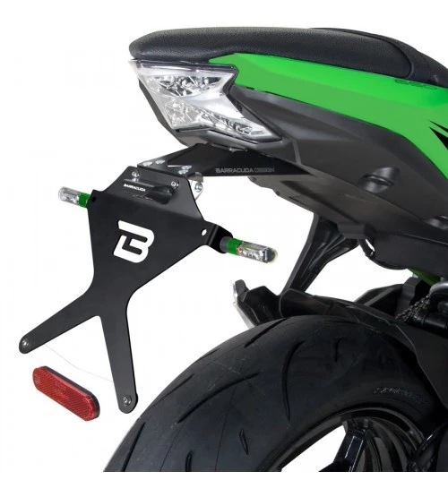 Portatarga Reclinabile Barracuda KN610417 Nero Per Kawasaki 1 Portatarga Reclinabile Barracuda KN610417 Nero Per Kawasaki